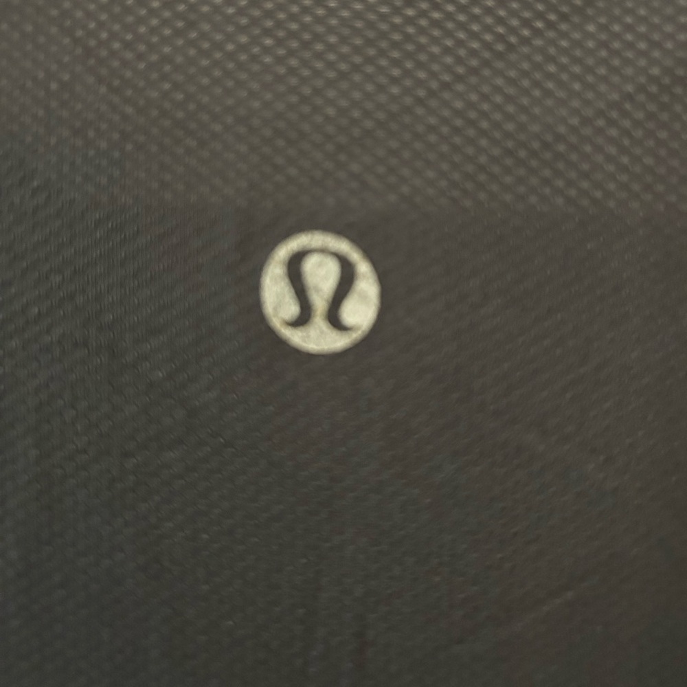 Men’s Lululemon Possible Size L Large Gray/Black Short Sleeve Shirt - Picture 3 of 3